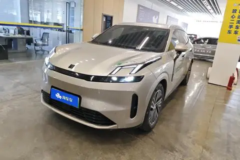 Lynk & Co 08 EM-P 2023