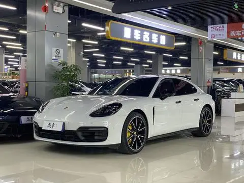 Porsche Panamera 2021