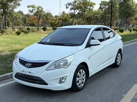 Hyundai Reina 2011