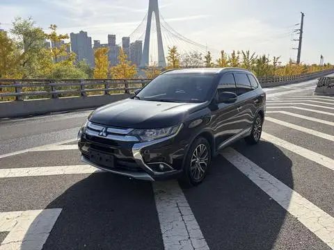 Mitsubishi 欧蓝德 2016