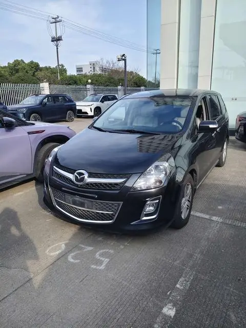 Mazda 8 2011