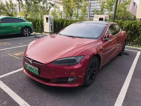 Tesla Model S 2019