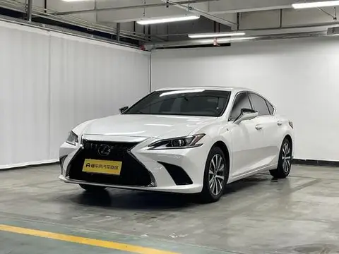 Lexus ES 2020