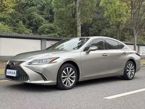 Lexus ES 2021