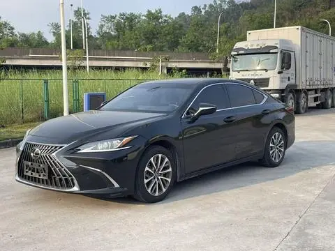 Lexus ES 2022