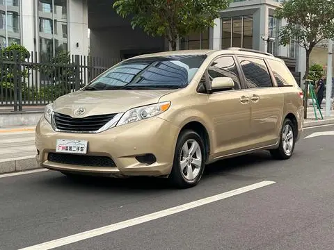 Toyota SIENNA 2011