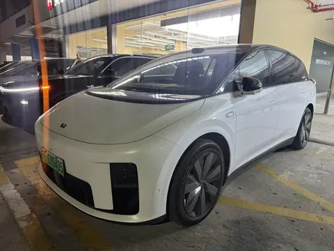 Li i8 2025