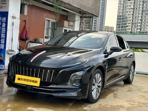 Hongqi E-QM5 2024