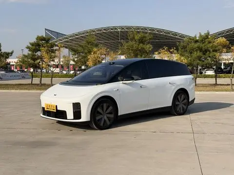 Li i8 2025