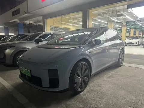 Li i8 2025