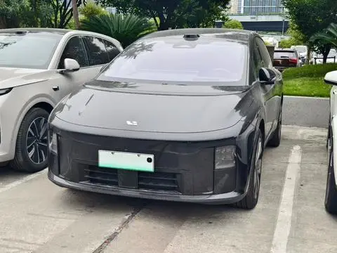 Li i8 2025