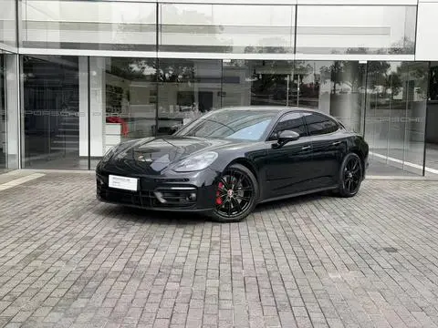 Porsche Panamera E-Hybrid 2021
