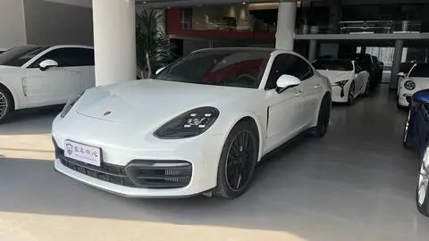 Porsche Panamera 2022