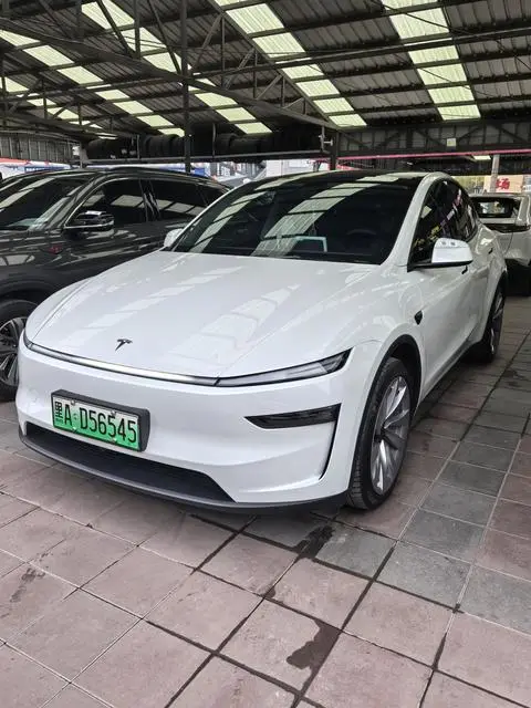 Tesla Model Y 2025