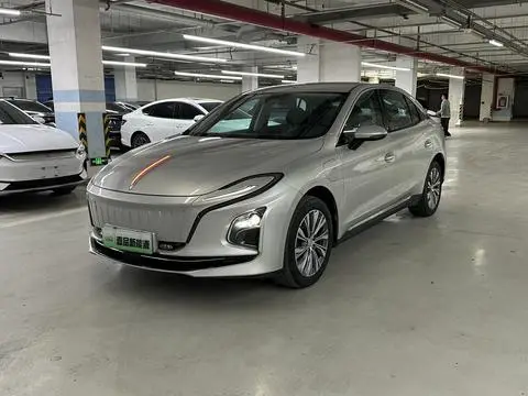 Hongqi E-QM5 2023