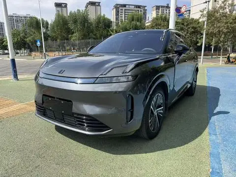 Lynk & Co 08 EM-P 2023