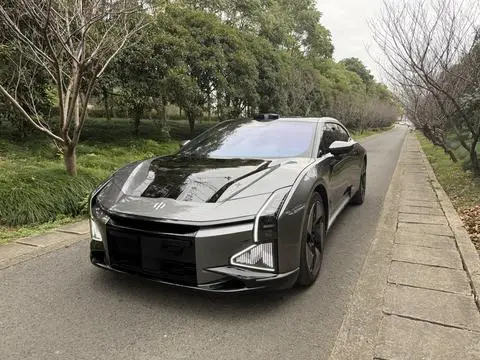 HiPhi Z 2023