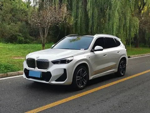 BMW iX1 2023