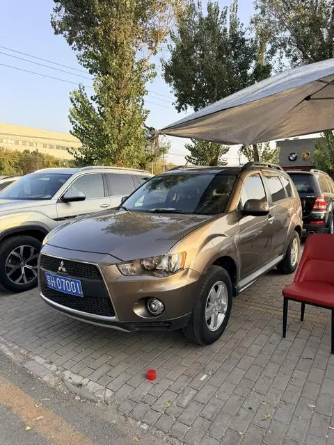 Mitsubishi Outlander 2012