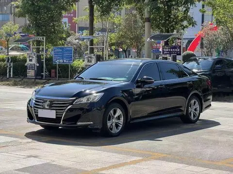 Toyota Crown 2015