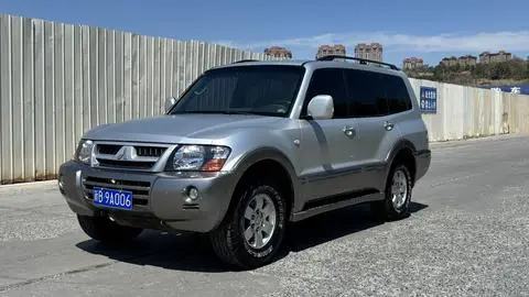 Mitsubishi 帕杰罗 2011
