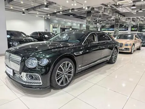 Bentley 飞驰PHEV 2022