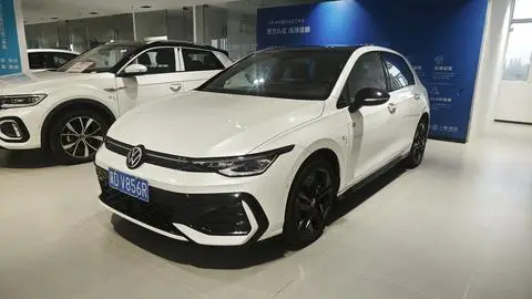 Volkswagen Golf 2025