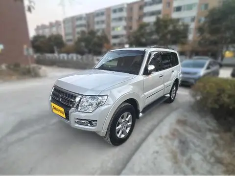 Mitsubishi 帕杰罗 2016