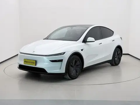 Tesla Model Y 2025