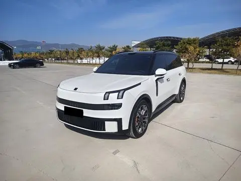 Lynk & Co 900 2025