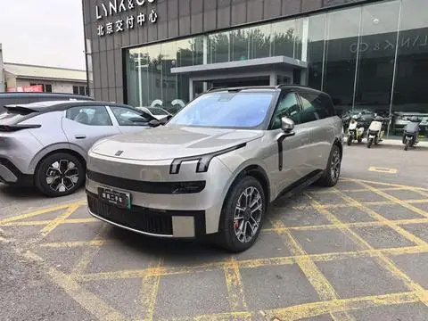 Lynk & Co 900 2025