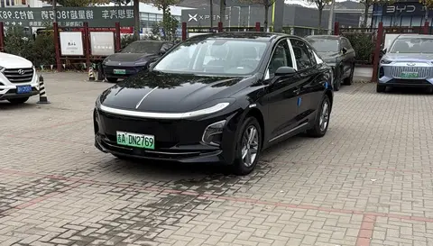 Hongqi E-QM5 2025