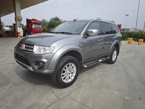 Mitsubishi Pajero Sport 2013