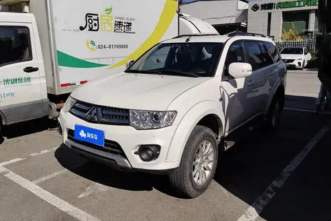 Mitsubishi Pajero Sport 2013