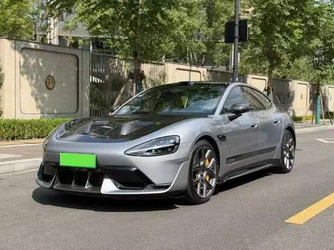 Xiaomi SU7 Ultra 2025