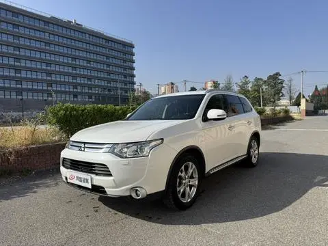 Mitsubishi Outlander 2014