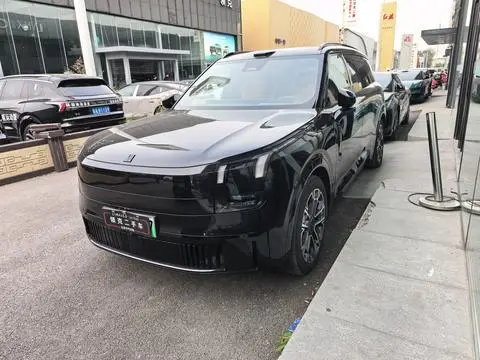 Lynk & Co 900 2025