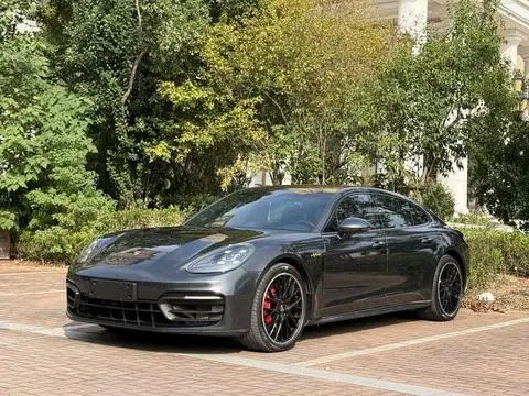 Porsche Panamera 2021