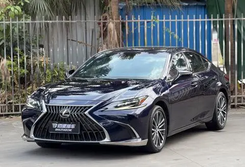 Lexus ES 2022