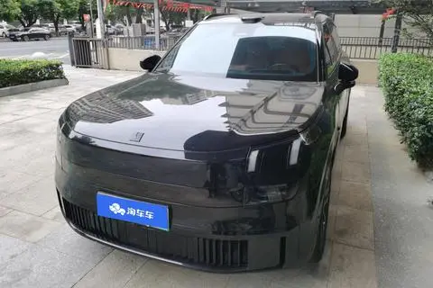 Lynk & Co 900 2025