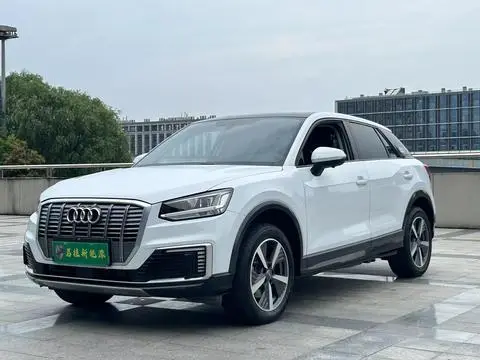 Audi Q2L e-tron 2019