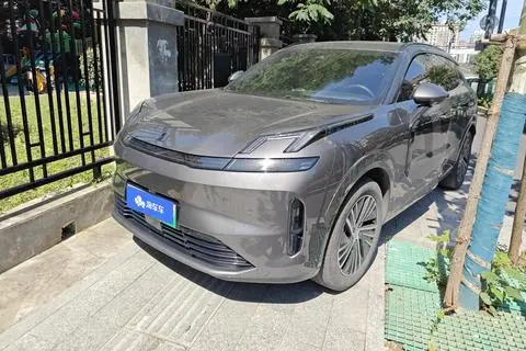 Lynk & Co 08 EM-P 2025