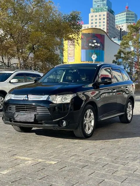Mitsubishi Outlander 2014