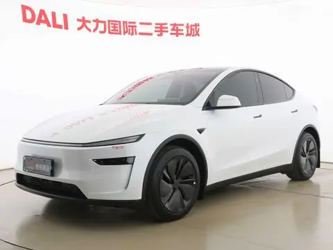 Tesla Model Y 2025