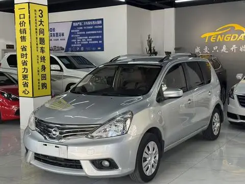 Nissan Livina 2015