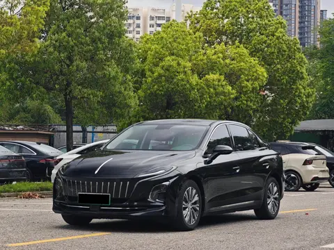 Hongqi E-QM5 2023