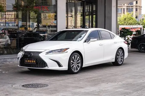Lexus ES 2020