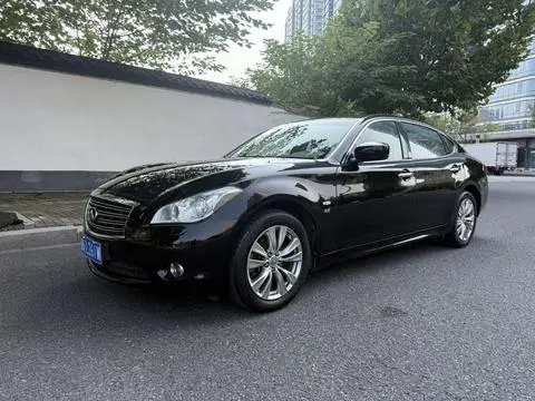 Infiniti Q70 2013