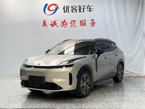 Lynk & Co 08 EM-P 2023