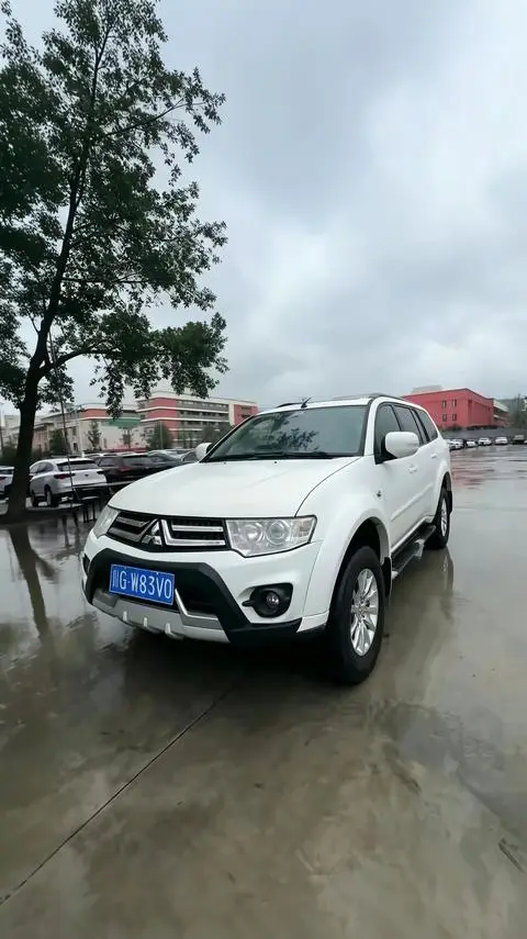 Mitsubishi Pajero Sport 2013